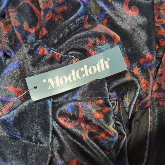 Modcloth Timeless Embrace Velvet Midi Dress - with pockets!!! - Picture 4 of 6
